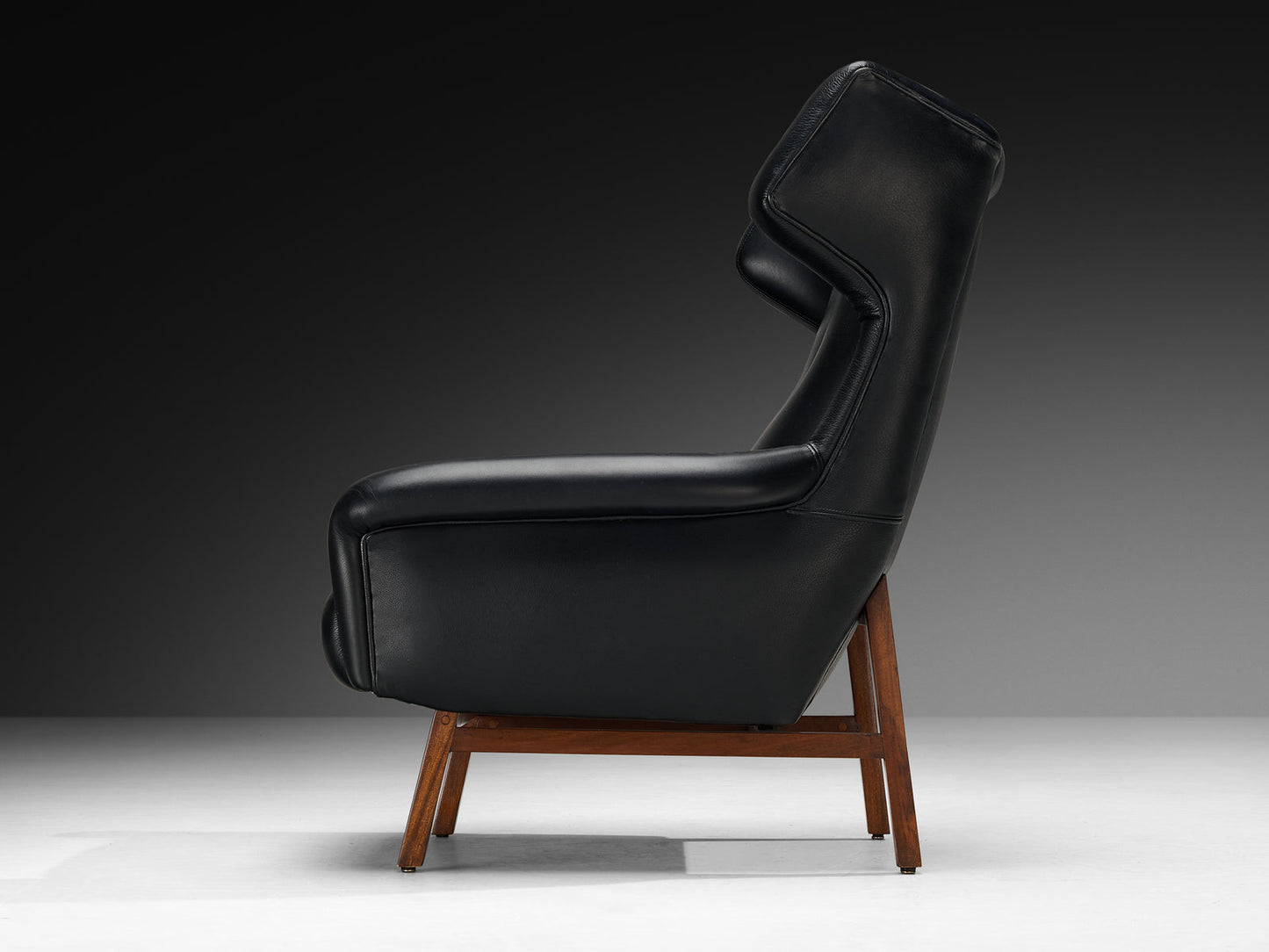 Italian Pair of Wingback Lounge Chairs in Black Leather and Mahogany