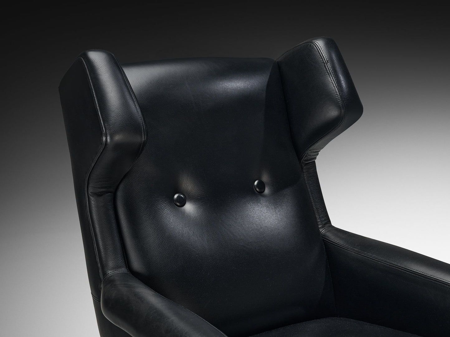 Italian Pair of Wingback Lounge Chairs in Black Leather and Mahogany