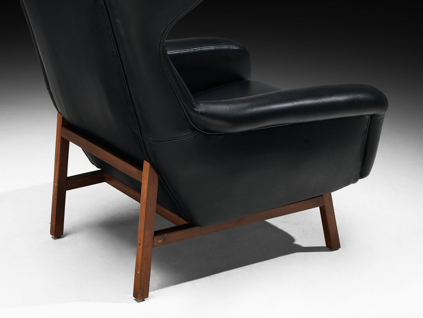 Italian Pair of Wingback Lounge Chairs in Black Leather and Mahogany